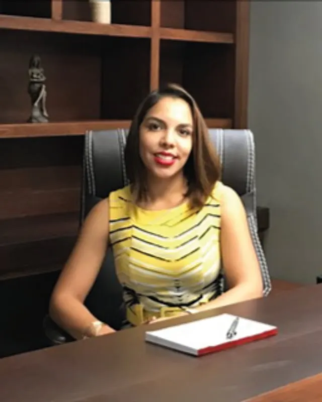Retrato de la Dra. Reyna Andreina García Lezama, uroginecóloga en Guadalajara